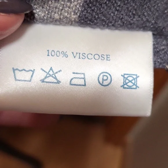 NWOT Ethically Produced Dark/Light Gray Fringed Wrap - Picture 4 of 4